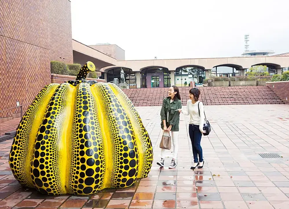 かぼちゃ（屋外彫刻）